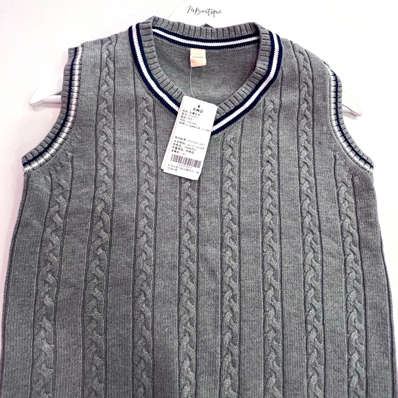 Boys Pullover Vest Knit V-Neck Sweater NWT - Picture 2 of 8